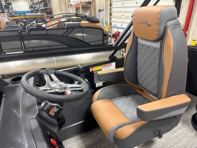 2026 Bennington 22SSB - SPS - Luxe - Blackout US-ETWS9328J526 [photo 17]